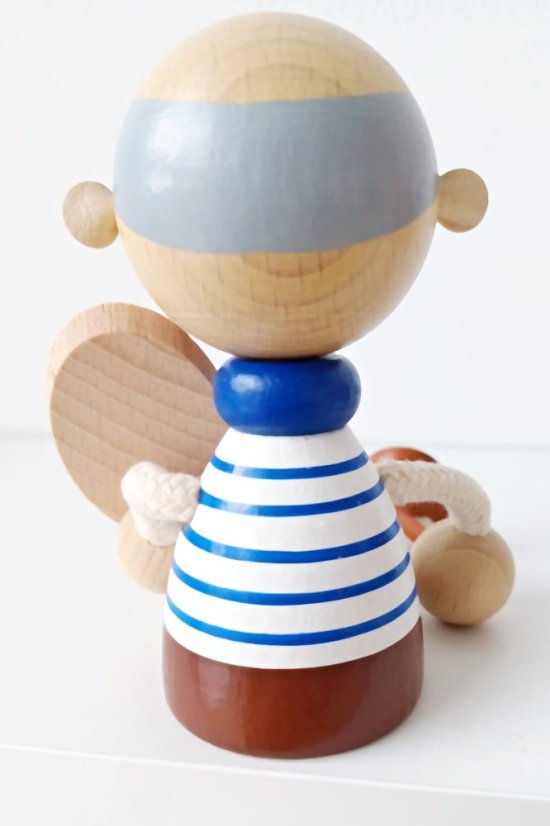 Pablo - wooden sitting figure